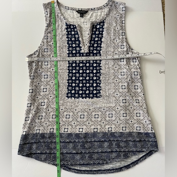 Lucky Brand Navy/White Split Neck Sleeveless Top L/G - EUC (127) - Picture 3 of 5